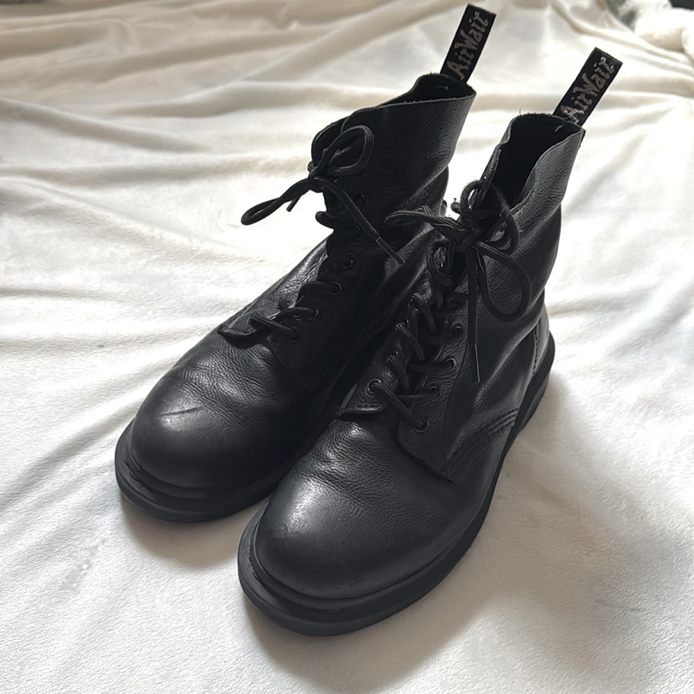 Dr. Martens pascal mono black leather boots